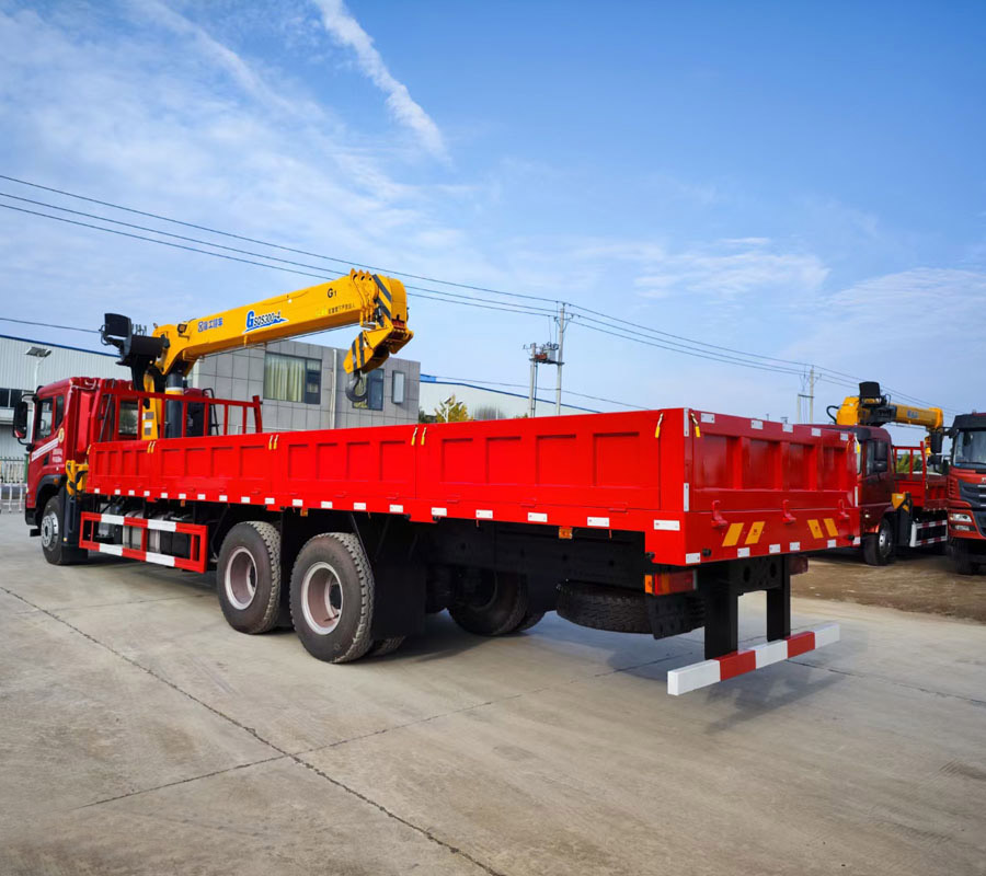 10 Wheels Truck With XCMG Crane