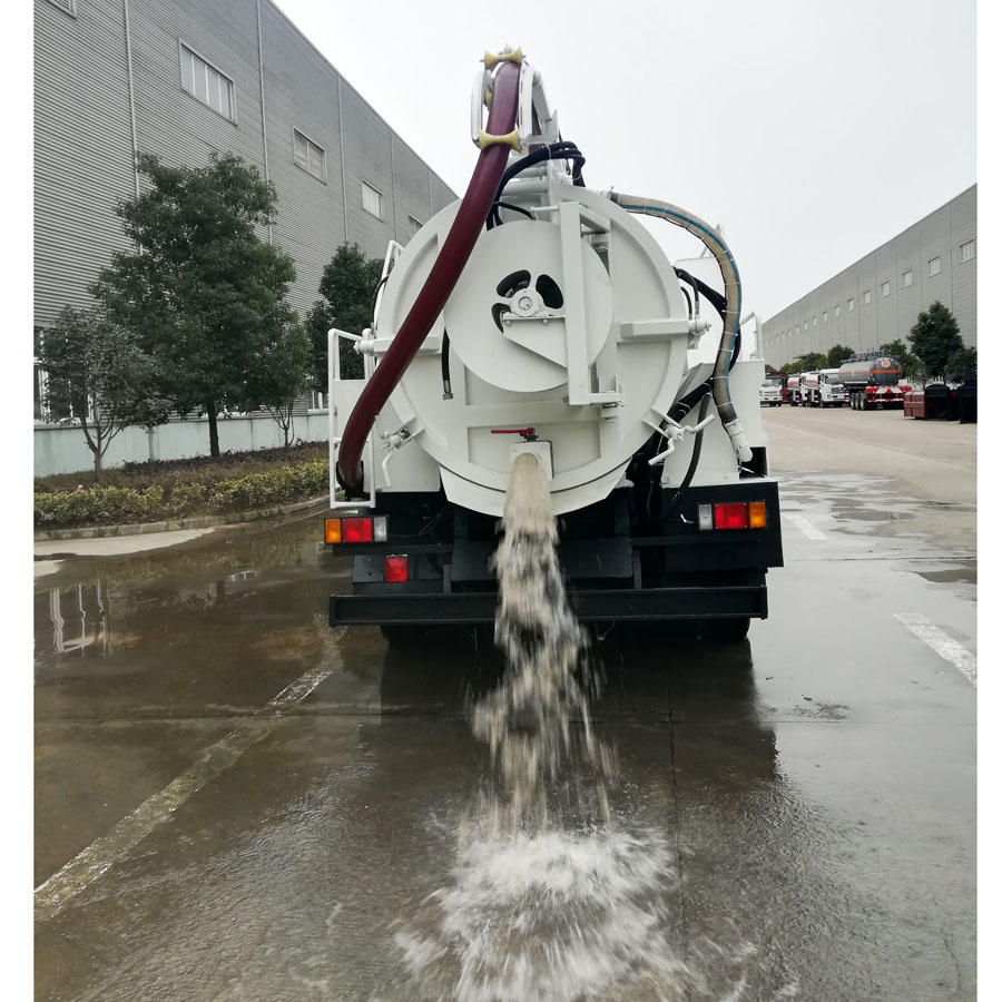 Isuzu High pressure cleaning and Vacuum sewage suction truck