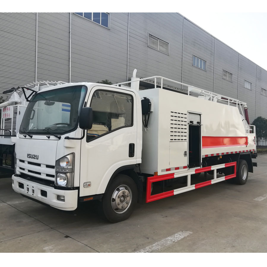 Isuzu High pressure cleaning and Vacuum sewage suction truck