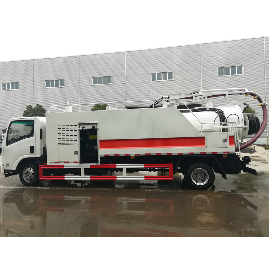 Isuzu High pressure cleaning and Vacuum sewage suction truck