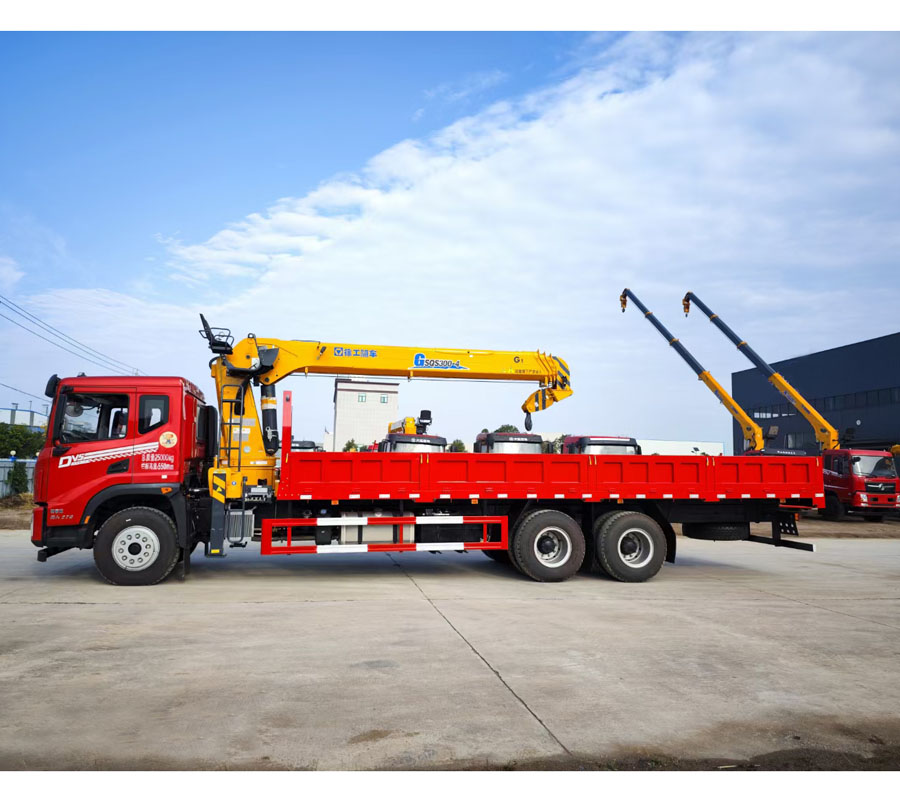 10 Wheels Truck With XCMG Crane