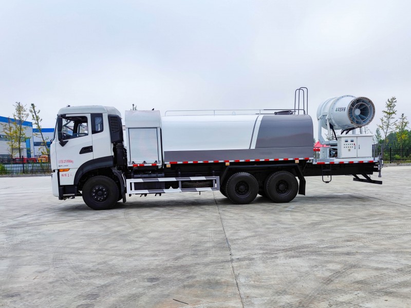 Dongfeng Tianlong Dust Suppression Truck-Rear Dual Axle-60 meters