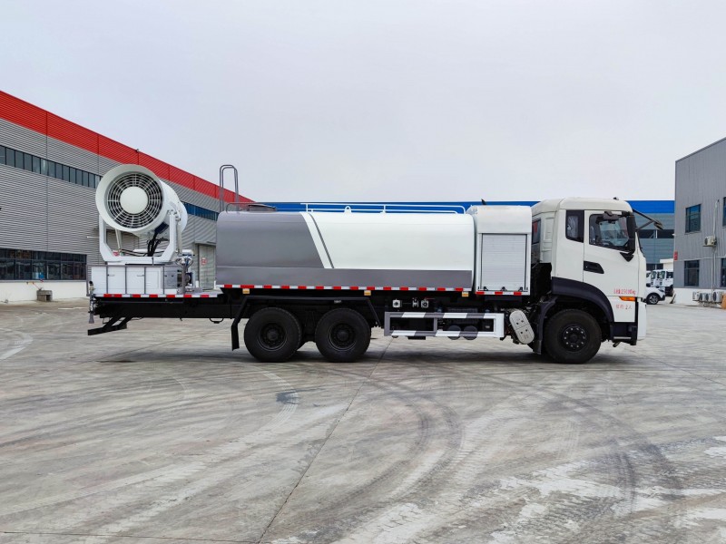 Dongfeng Tianlong Dust Suppression Truck-Rear Dual Axle-60 meters