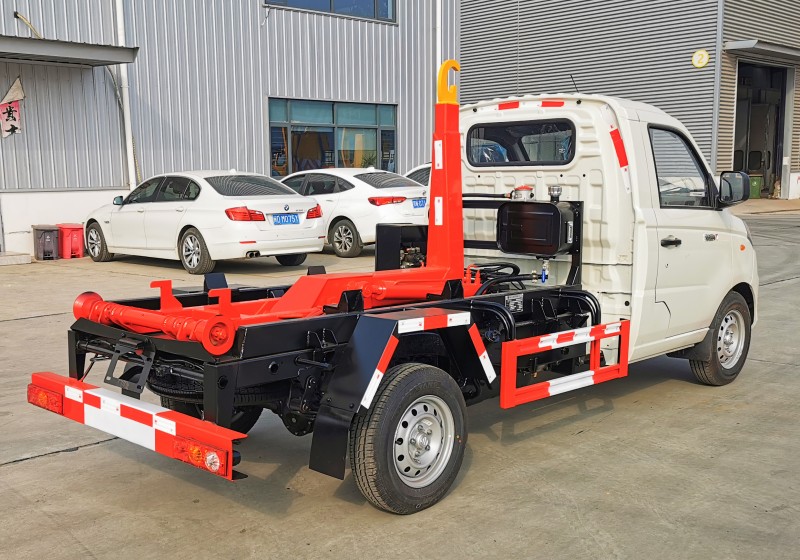 Foton Xiangling Hooked Truck-Wheelbase 3070-Rear Single Tire