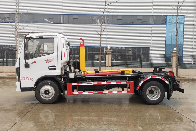 Dongfeng D6 Hook Boom Truck-Telescopic Boom