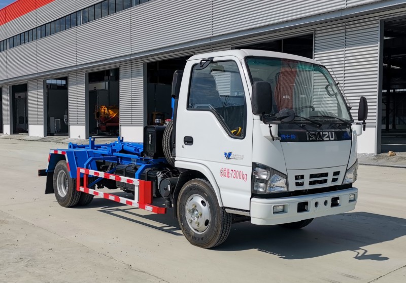 Isuzu Hook-arm Garbage Truck-Wheelbase 3360-Telescopic Arm