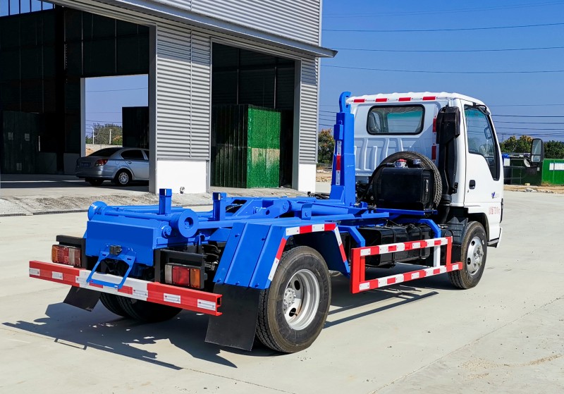 Isuzu Hook-arm Garbage Truck-Wheelbase 3360-Telescopic Arm