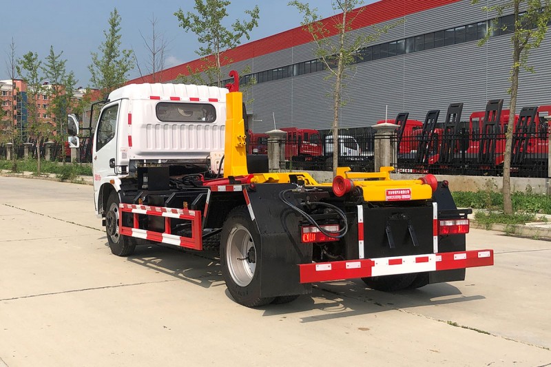 Dongfeng D7 Hook Arm Garbage Truck-Telescopic Arm