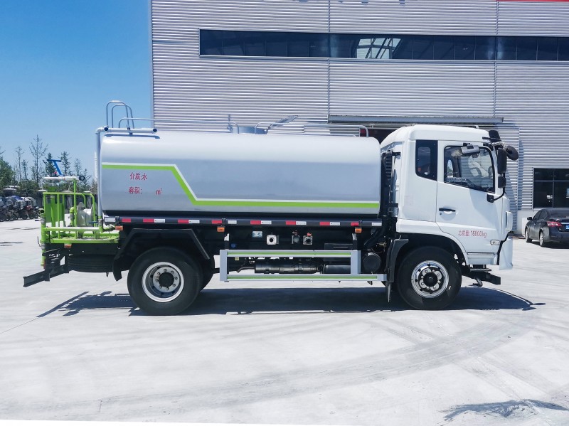 Dongfeng F9 sprinkler truck-Wheelbase 3950-Volume 13 square meters