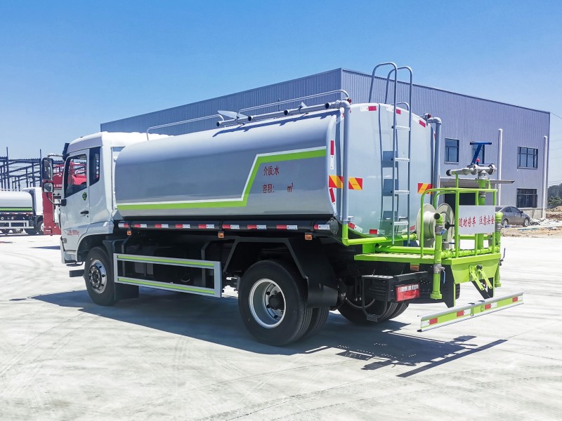 Dongfeng F9 sprinkler truck-Wheelbase 3950-Volume 13 square meters