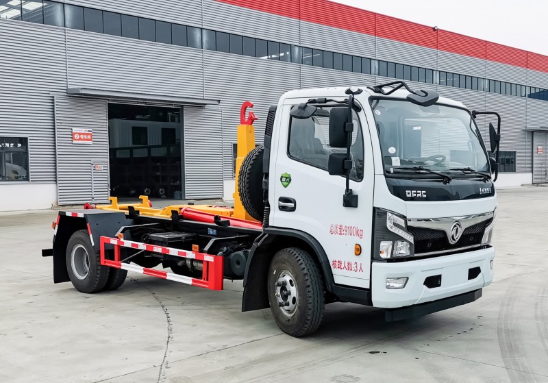 Dongfeng D7 Hook Arm Garbage Truck-Wheelbase 3800-Telescopic Arm