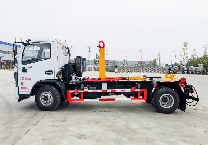 Dongfeng D7 Hook Arm Garbage Truck-Wheelbase 3800-Telescopic Arm