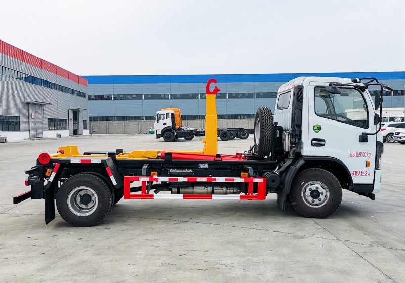 Dongfeng D7 Hook Arm Garbage Truck-Wheelbase 3800-Telescopic Arm