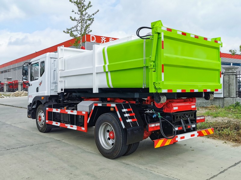 Dongfeng D9 Hook Boom Truck-Wheelbase 3950-Telescopic Arm