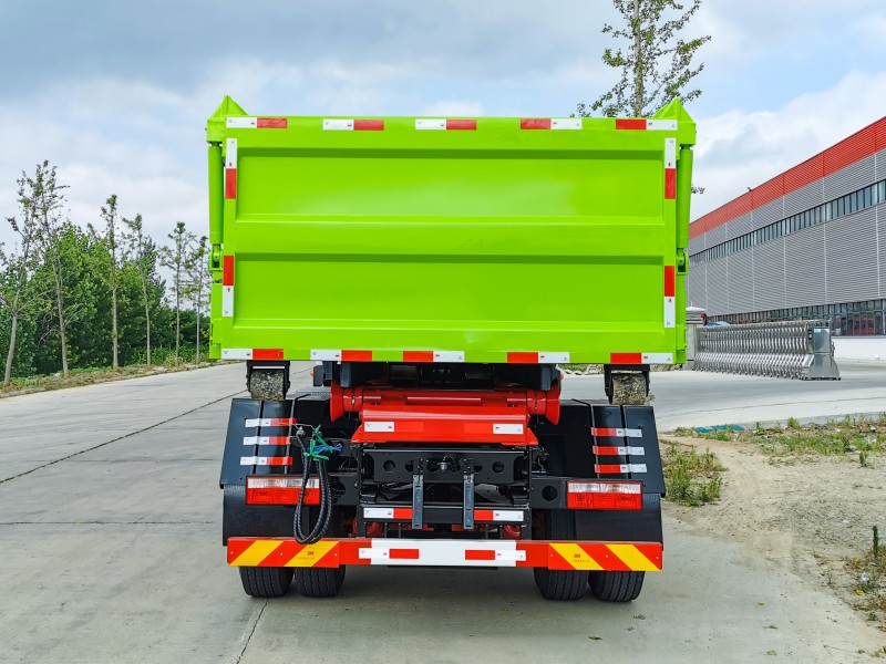 Dongfeng D9 Hook Boom Truck-Wheelbase 3950-Telescopic Arm