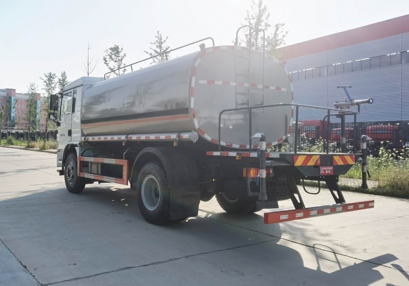 Shaanqi Delong sprinkler truck-4500 wheelbase-14 square meters