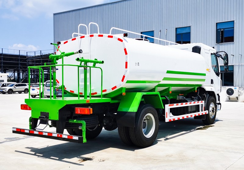 Liuqi Chenglong sprinkler truck-wheelbase 4500-volume 14 square meters