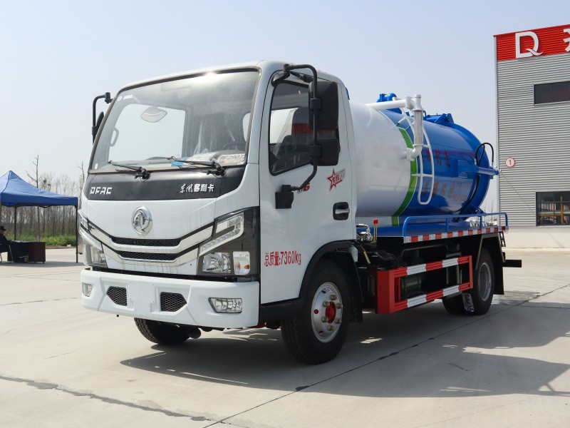 Dongfeng D6 Suction Truck-Wheelbase 3308-Volume 5 square meters