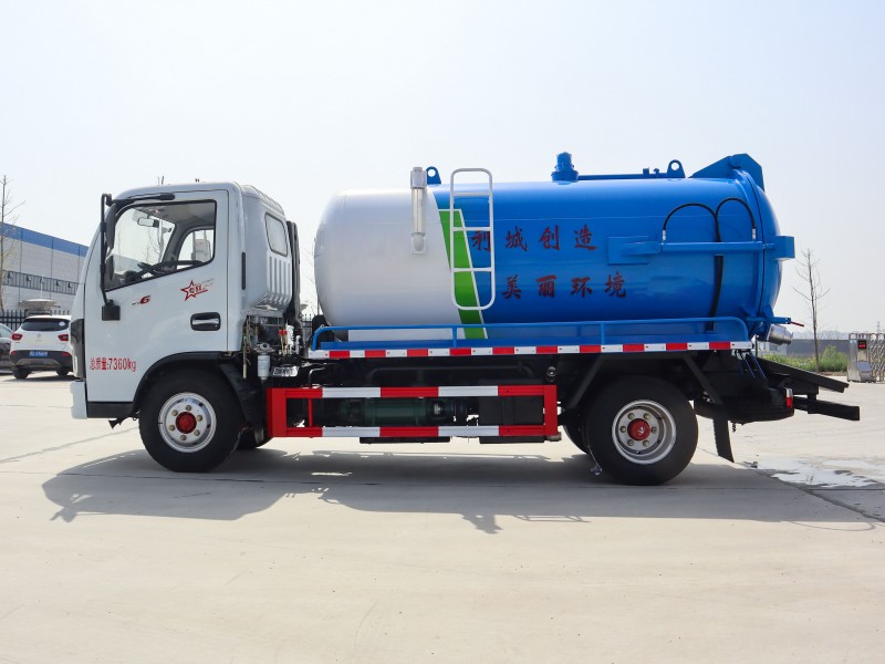 Dongfeng D6 Suction Truck-Wheelbase 3308-Volume 5 square meters