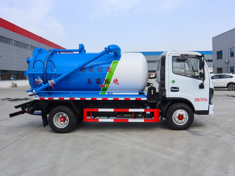 Dongfeng D6 Suction Truck-Wheelbase 3308-Volume 5 square meters