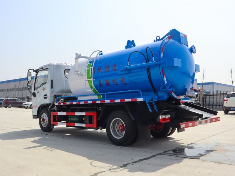 Dongfeng D6 Suction Truck-Wheelbase 3308-Volume 5 square meters