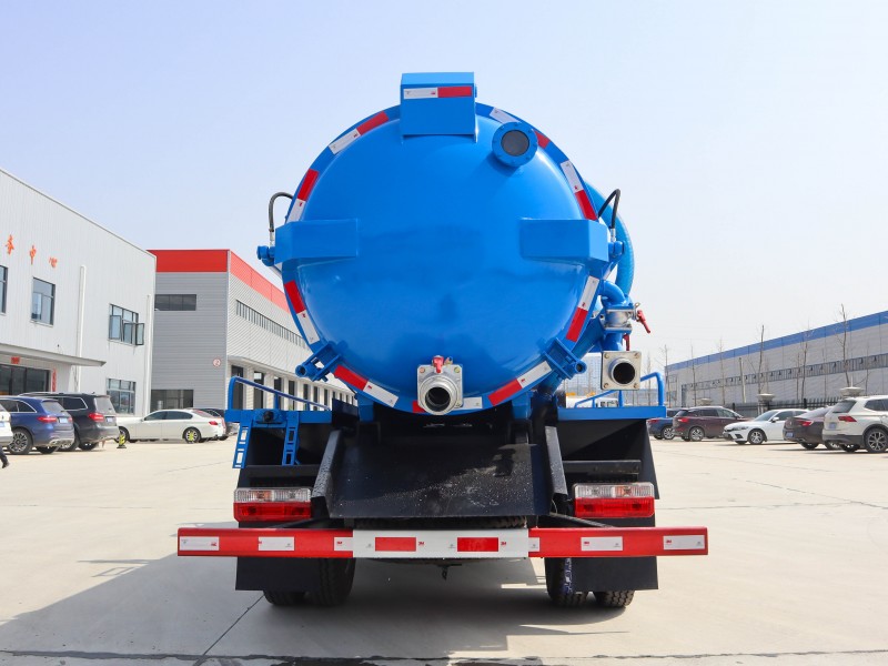 Dongfeng D6 Suction Truck-Wheelbase 3308-Volume 5 square meters