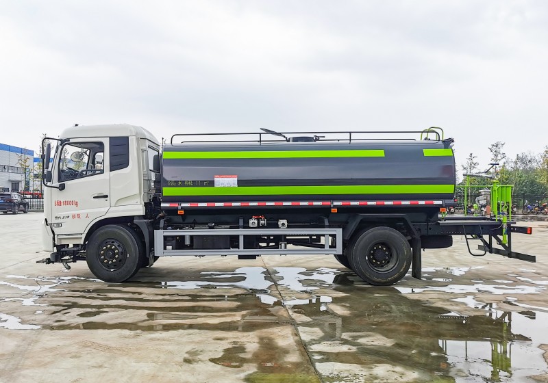 Dongfeng Tianjin sprinkler truck-wheelbase 4700-volume 14 square meters