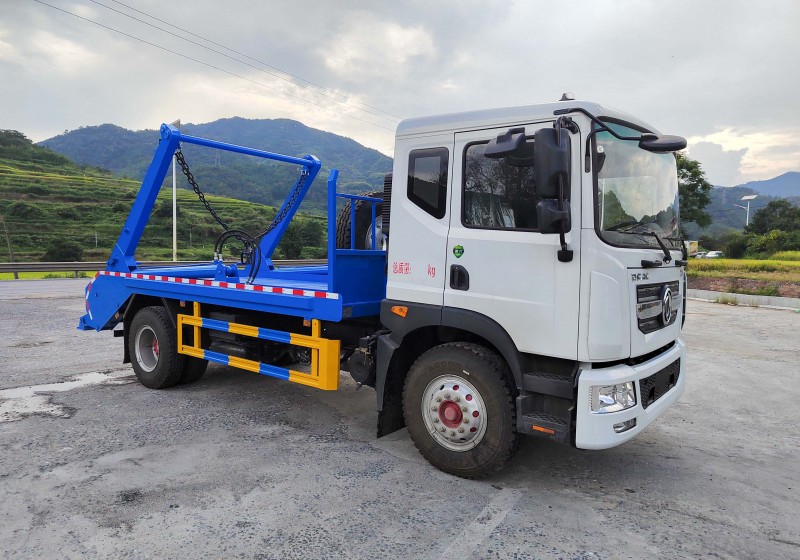 Dongfeng D9 Swing Arm Refuse Collection Vehicle - Wheelbase 4500