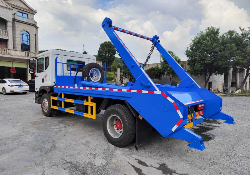 Dongfeng D9 Swing Arm Refuse Collection Vehicle - Wheelbase 4500