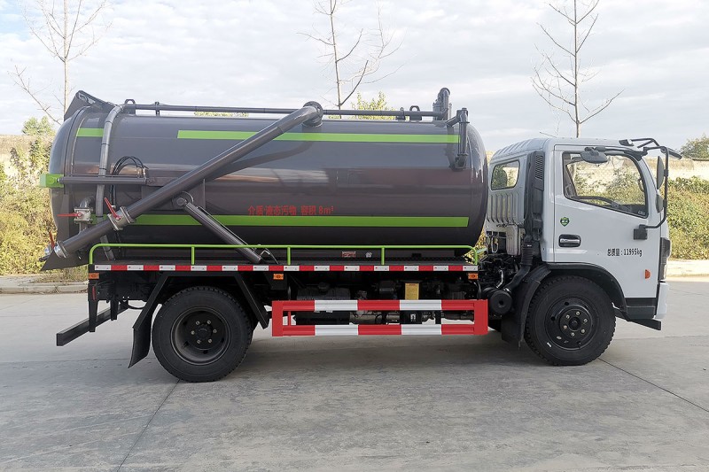 Dongfeng D7 Suction Truck-Wheelbase 3800-Volume 8.5 square meters