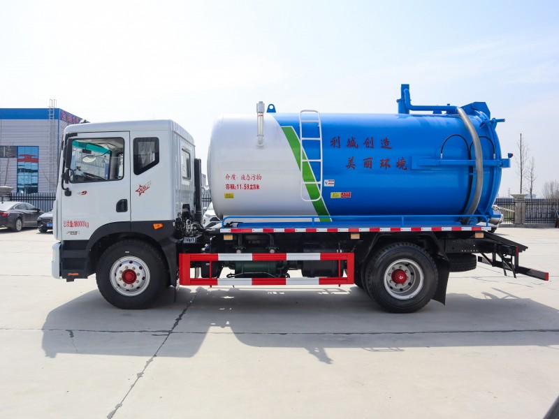 Dongfeng D9 Suction Truck-Wheelbase 3950-Volume 11 square meters