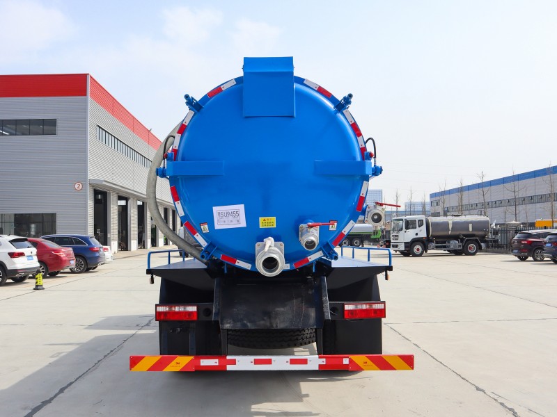 Dongfeng D9 Suction Truck-Wheelbase 3950-Volume 11 square meters