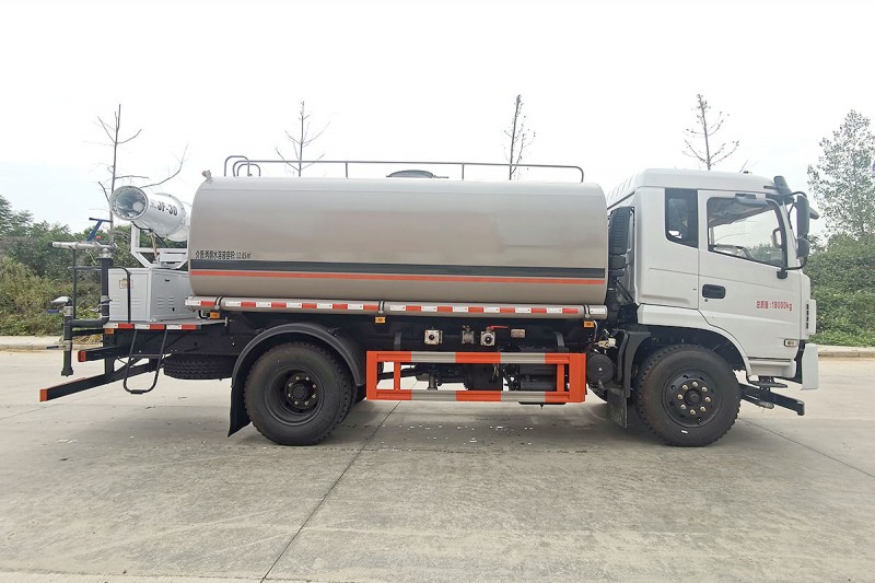 Dongfeng k6 sprinkler truck-wheelbase 4500-14.5 square mist gun 30 meters