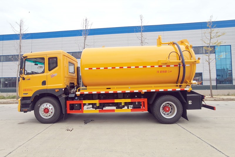 Dongfeng D9 Suction Truck-Wheelbase 4500-Volume 13 square mete