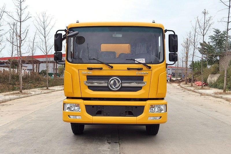 Dongfeng D9 Suction Truck-Wheelbase 4500-Volume 13 square mete