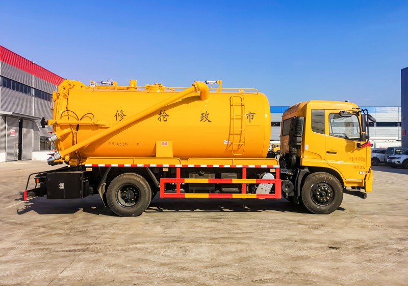 Dongfeng Tianjin Suction Truck-Wheelbase 4700-Volume 14 square meters