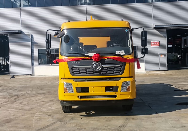 Dongfeng Tianjin Suction Truck-Wheelbase 4700-Volume 14 square meters