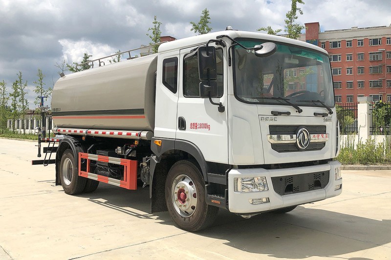 Dongfeng D9 sprinkler truck-wheelbase 4500-15 square mist gun 30 meters