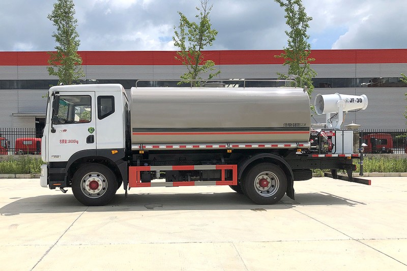 Dongfeng D9 sprinkler truck-wheelbase 4500-15 square mist gun 30 meters