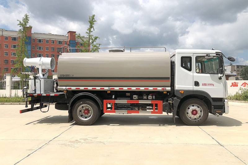 Dongfeng D9 sprinkler truck-wheelbase 4500-15 square mist gun 30 meters