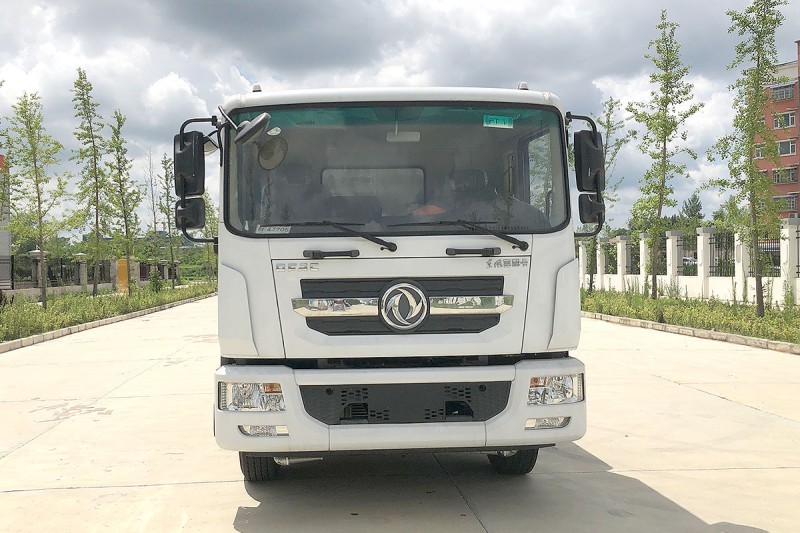 Dongfeng D9 sprinkler truck-wheelbase 4500-15 square mist gun 30 meters