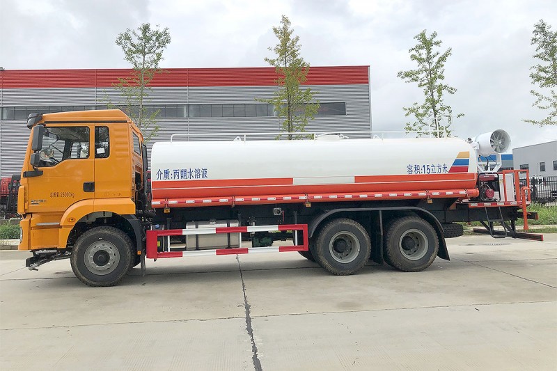 Shaanqi Delong sprinkler truck - rear double axle - 18.5 square fog cannon 30 meters