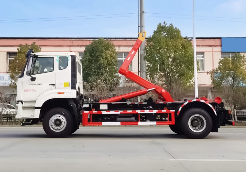 Heavy Duty Truck-Howo Hook Boom Truck-Wheelbase 4700-Telescopic Boom