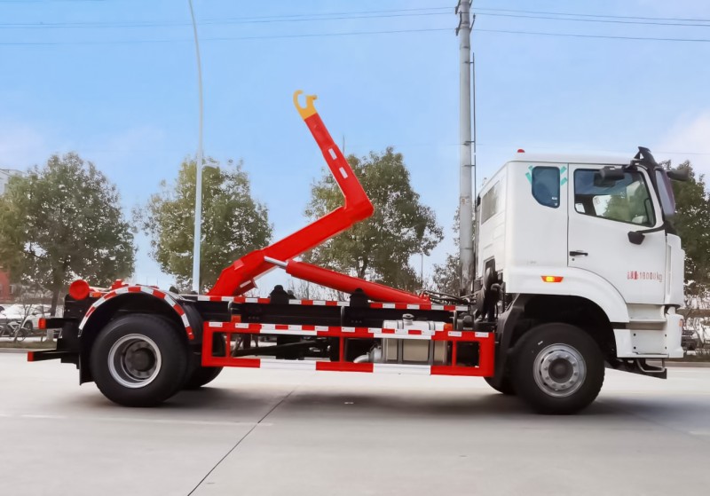 Heavy Duty Truck-Howo Hook Boom Truck-Wheelbase 4700-Telescopic Boom