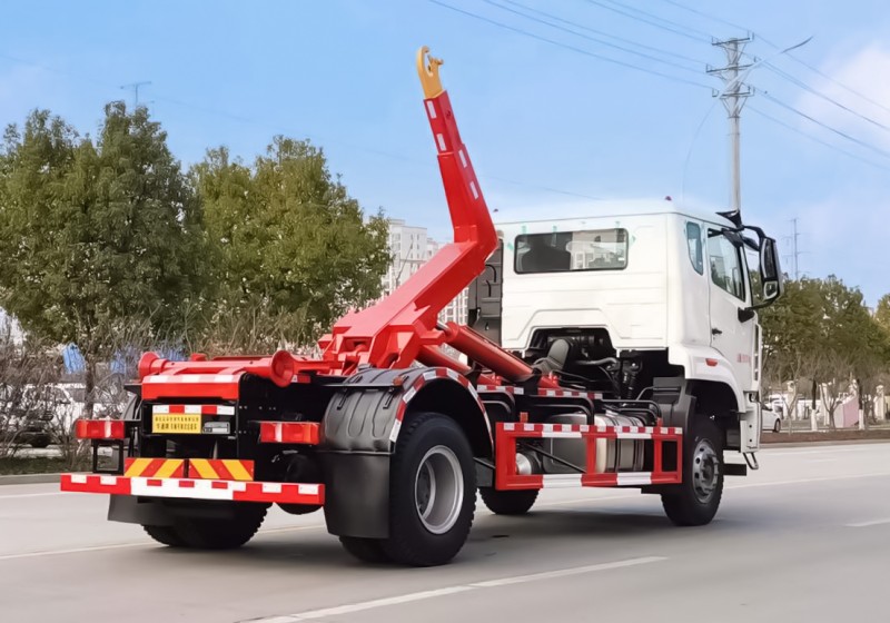 Heavy Duty Truck-Howo Hook Boom Truck-Wheelbase 4700-Telescopic Boom