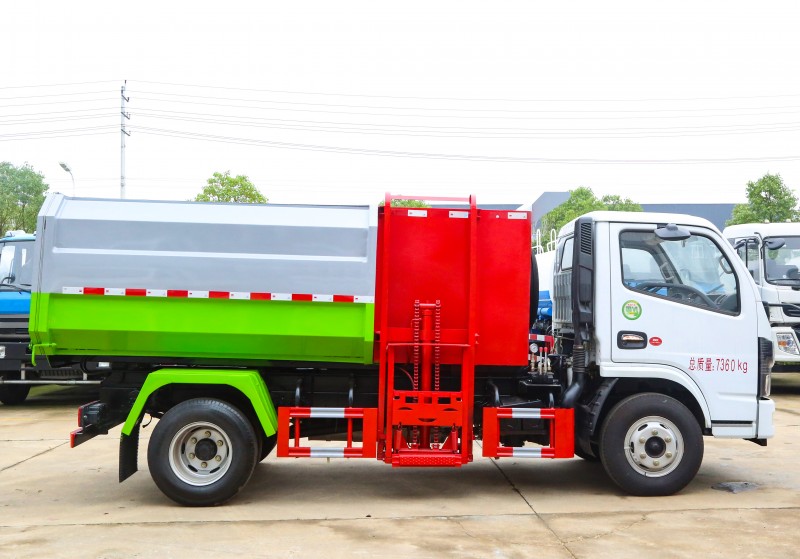 Dongfeng D6 Bucket Trash Truck - Volume 5 square metres