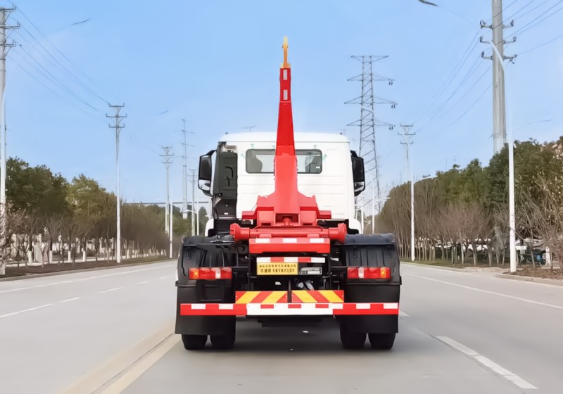 Heavy Duty Truck-Howo Hook Boom Truck-Wheelbase 4700-Telescopic Boom