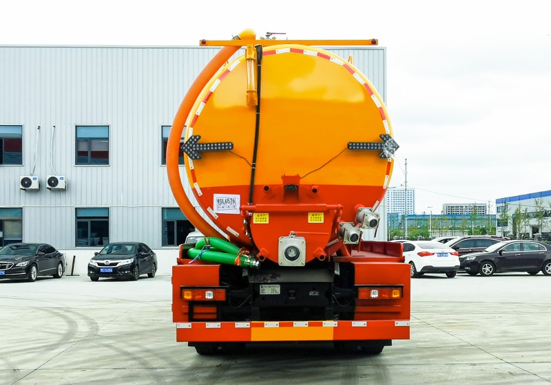 Shaanqi sewage suction - front four rear eight - 32 square meters