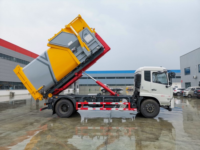 Dongfeng Tianjin Hook Arm Truck-Wheelbase 4700-Telescopic Arm