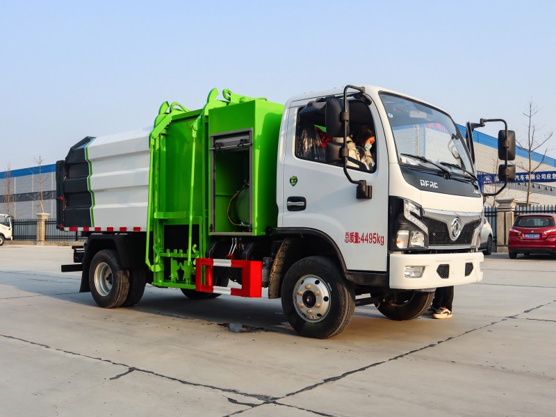 Dongfeng D6 Bucket Trash Truck - with compartment tool box